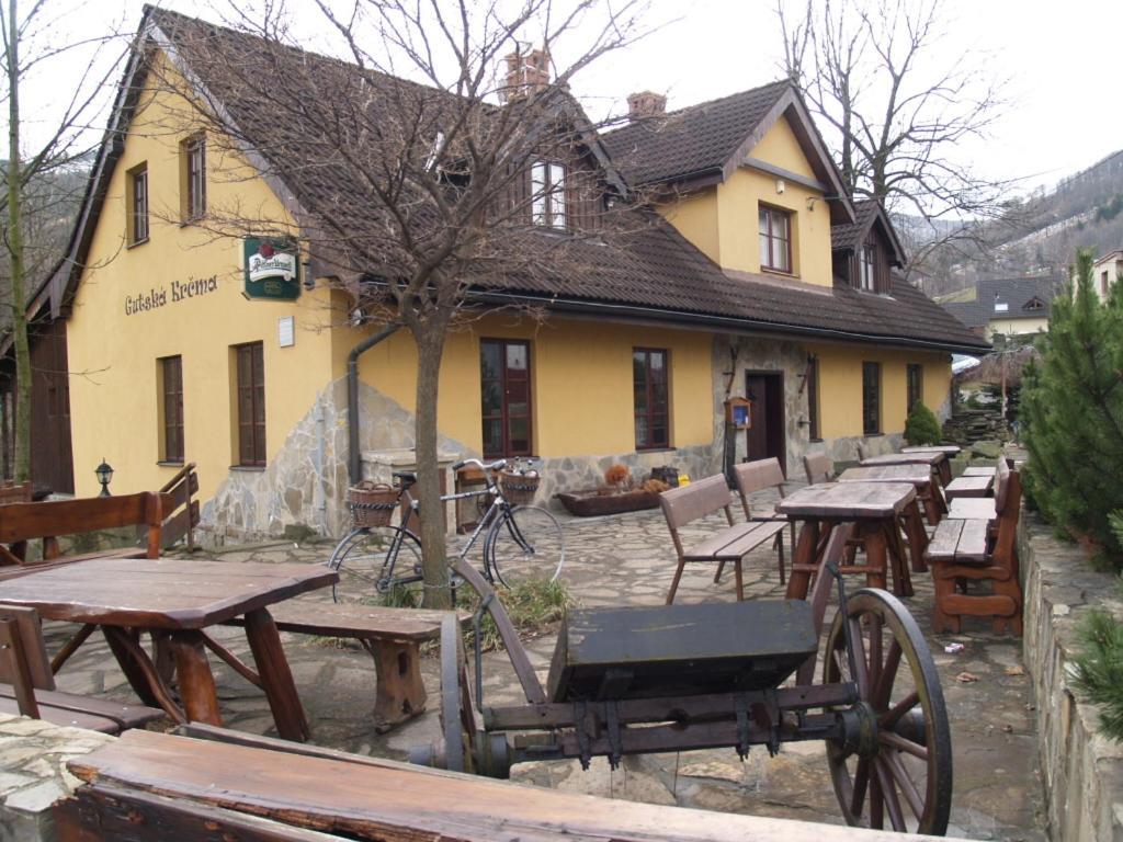 Penzion Gutska Krcma トゥジネッツ エクステリア 写真