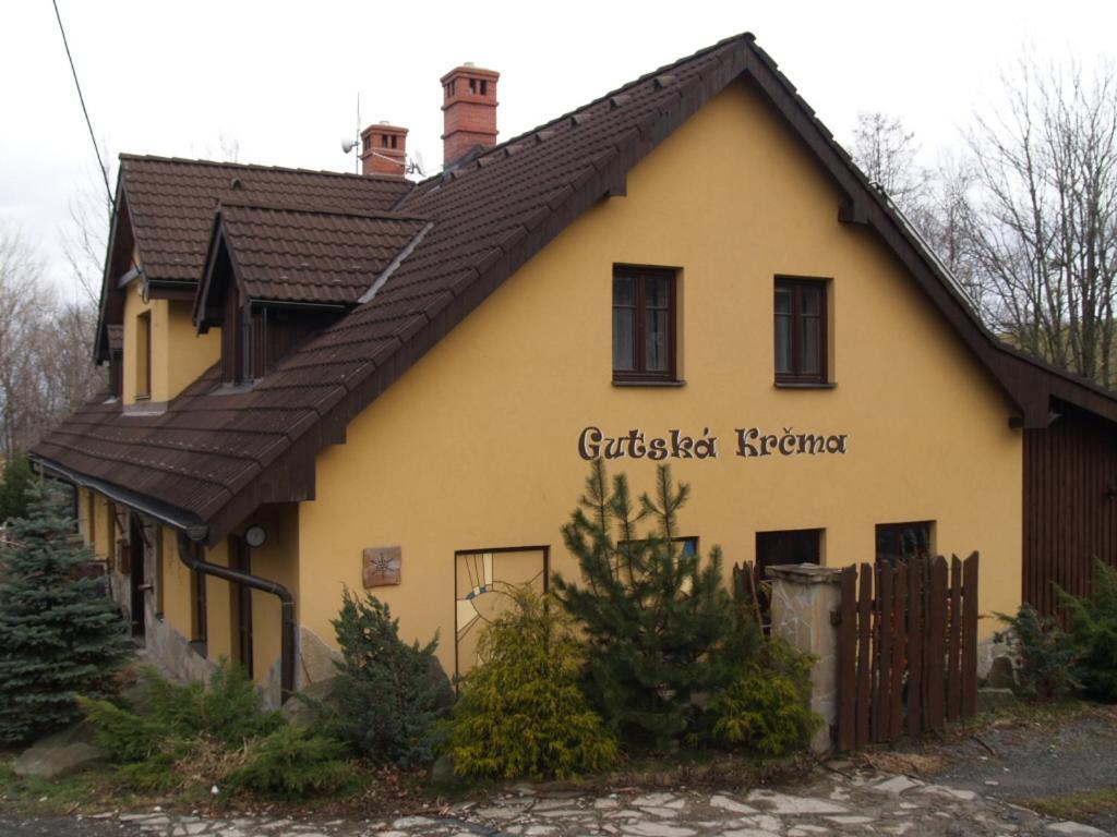 Penzion Gutska Krcma トゥジネッツ エクステリア 写真